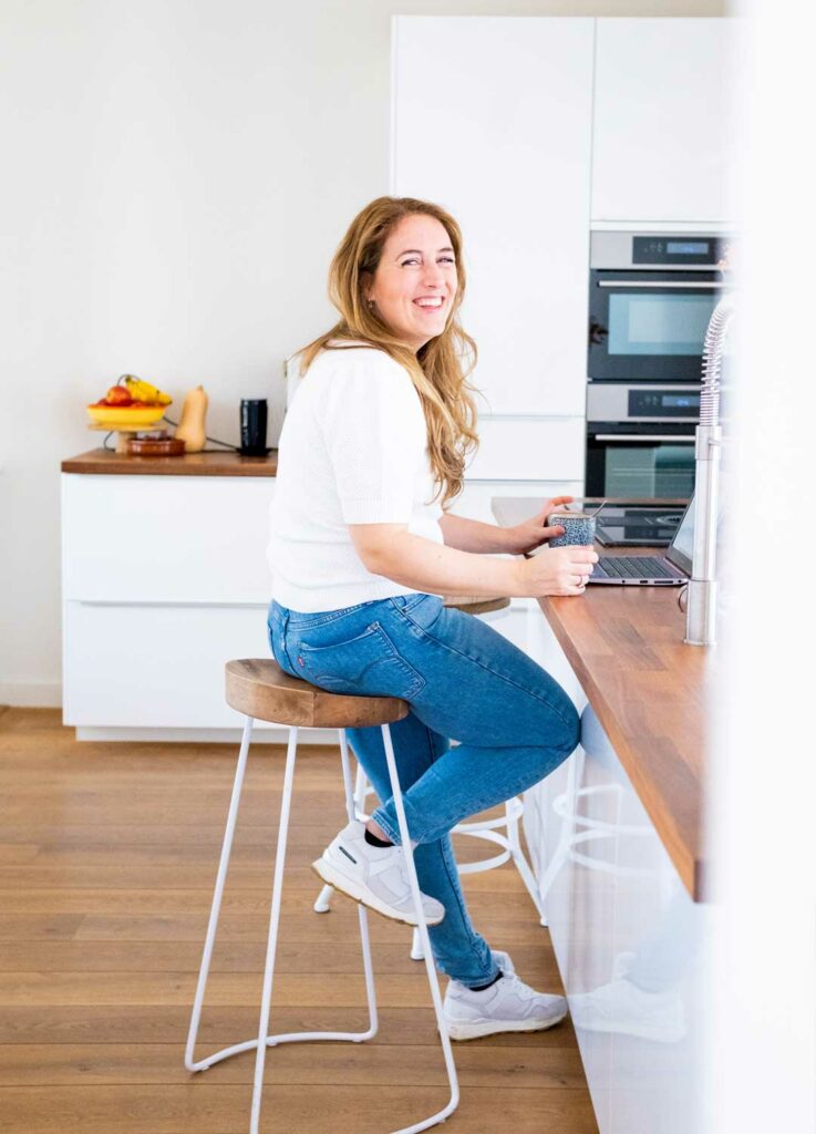 Hormoonbalans hormonale klachten opgeblazen buik na eten EMB boedtest Opgeblazen buik hormonale huidklachten Prikkelbare darm Gezond afvallen orthomoleculair therapeut PCOS Hormonale acne Vetzuren balans Eqology visolie omega 3