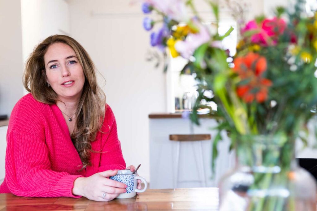Hormoonbalans hormonale klachten opgeblazen buik na eten EMB boedtest Opgeblazen buik hormonale huidklachten Prikkelbare darm Gezond afvallen orthomoleculair therapeut PCOS Hormonale acne Vetzuren balans Eqology visolie omega 3