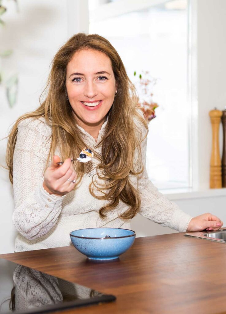 Hormoonbalans hormonale klachten opgeblazen buik na eten EMB boedtest Opgeblazen buik hormonale huidklachten Prikkelbare darm Gezond afvallen orthomoleculair therapeut PCOS Hormonale acne Vetzuren balans Eqology visolie omega 3
