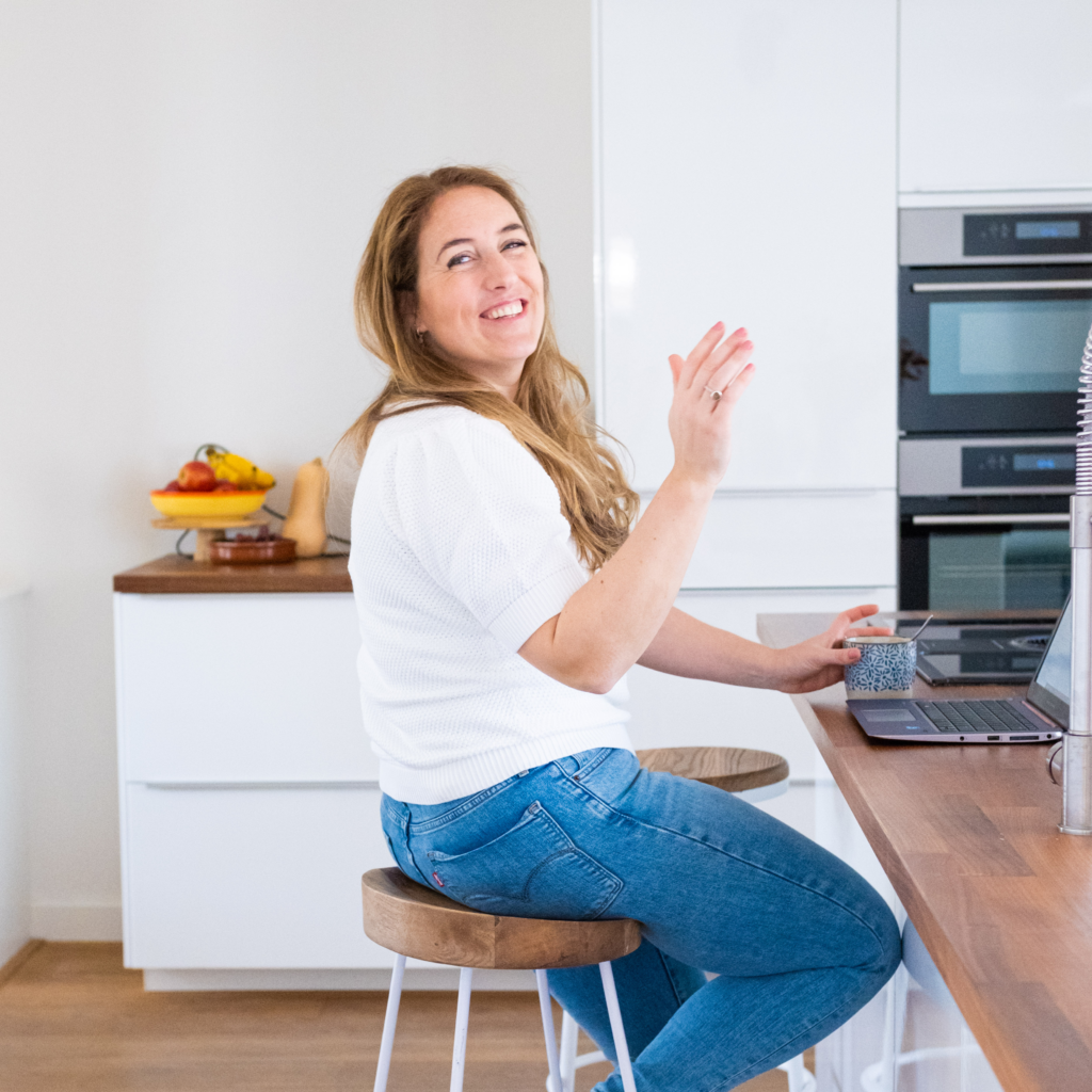 Hormoonbalans hormonale klachten opgeblazen buik na eten EMB boedtest Opgeblazen buik hormonale huidklachten Prikkelbare darm Gezond afvallen orthomoleculair therapeut PCOS Hormonale acne Vetzuren balans Eqology visolie omega 3