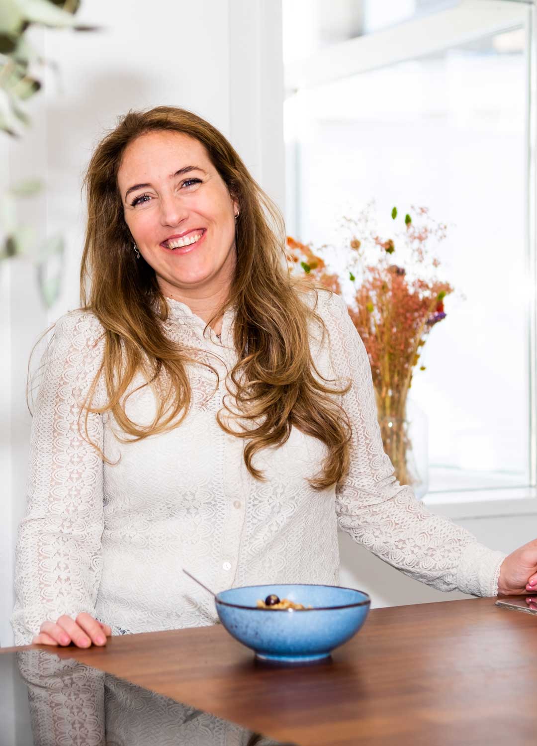 Hormoonbalans hormonale klachten opgeblazen buik na eten EMB boedtest Opgeblazen buik hormonale huidklachten Prikkelbare darm Gezond afvallen orthomoleculair therapeut PCOS Hormonale acne Vetzuren balans Eqology visolie omega 3